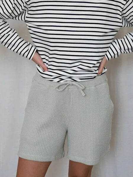 FUXBAU FUXBAU Frauen Waffelstrick Shorts, Salbei, – Produktbild 2 von 4