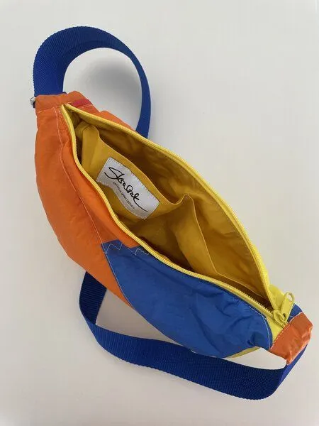 Skrabak Skrabak Upcycling-Bauchtasche aus Segeltuch (handgefertigte Unikate), Blau-orange-gelb, – Produktbild 3 von 4