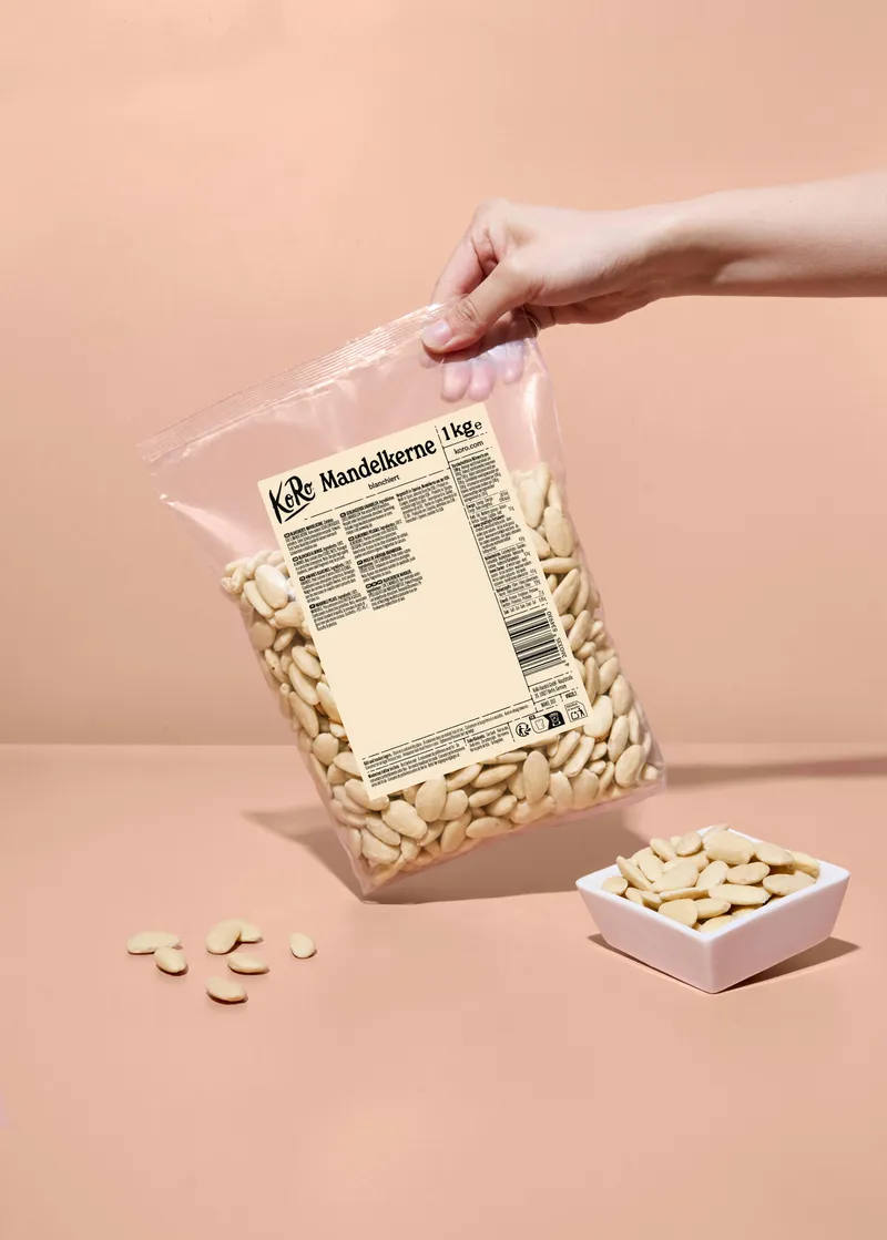 KoRo Blanchierte Mandelkerne 1 kg – Produktbild 3 von 5