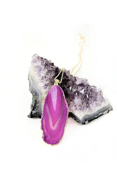 Crystal and Sage Crystal and Sage Achat Halskette vergoldet mit rosa Achatscheibe – Produktbild 1 von 3