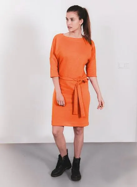 The Driftwood Tales The Driftwood Tales Super schones Kleid aus Sweatshirtstoffabfällen, Orange, – Produktbild 2 von 3