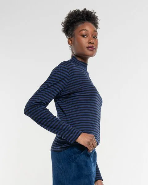 Alma & Lovis Alma & Lovis Turtleneck Ringelshirt aus softer Bio-Baumwolle | Ringel Turtleneck, Twilight (blau), – Produktbild 3 von 4