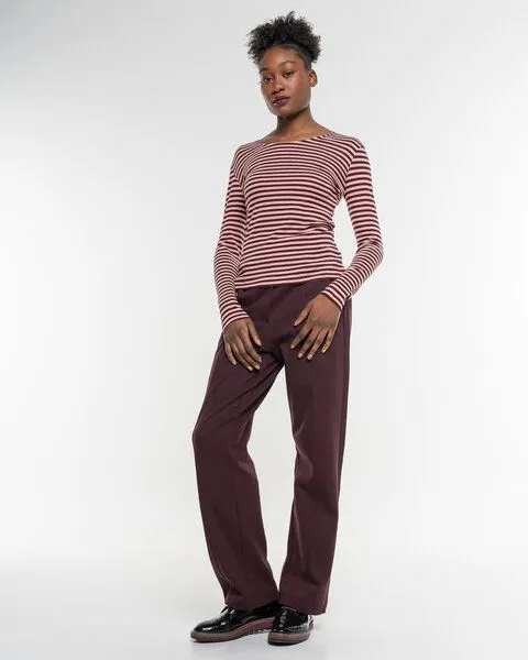 Alma & Lovis Alma & Lovis Edle Hose in Gabardine-Struktur aus feiner Bio-Baumwolle | Gabardine Hose, Grape (rot), – Produktbild 2 von 4
