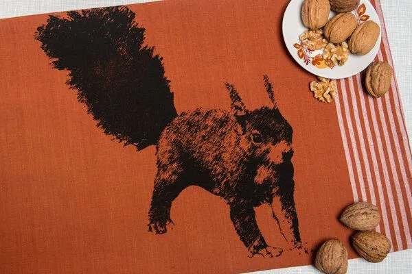 Hirschkind Hirschkind Bio & Fair-Trade-Geschirrtuch "Eichhörnchen" foxy – Produktbild 2 von 3