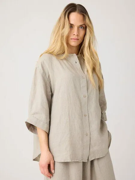 KnowledgeCotton Apparel KnowledgeCotton Apparel Lockere Hemdbluse mit 3/4 Arm und Stehkragen aus Bio-Leinen, Grün-yarndyed-twill, – Produktbild 3 von 3