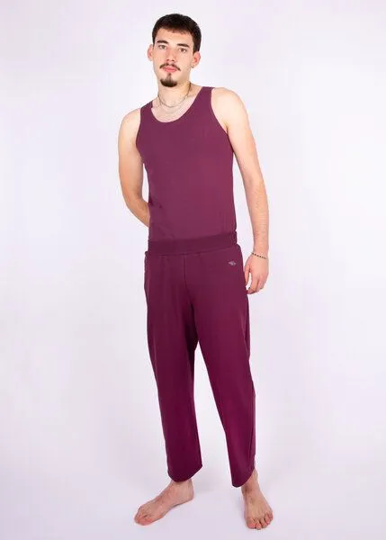 ÆVRIL ÆVRIL Unisex Yogahose // Aubergine Red // Bio-Baumwolle – Produktbild 2 von 4