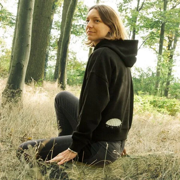 Cmig Cmig Damen Hoodie Assel in schwarz – Produktbild 4 von 4