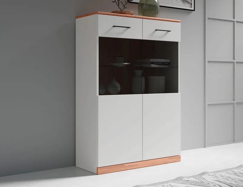 OTTO home Vitrine Ribe, 125 cm hoch, Fronten Massivholz, 4 breite Fächer Korpus Holzwerkstoff, 2Türen mit Glaseinsatz, einlegeboden verstellbar, Weiß, – Produktbild 1 von 5