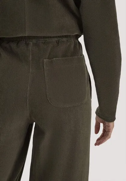 hessnatur hessnatur Hose Cordstretch Wide Leg ACTIVE LIGHT aus reiner Bio-Baumwolle, Vintage oliv, – Produktbild 2 von 3