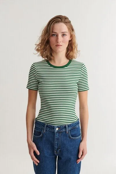 Basic Apparel Basic Apparel Ludmilla T-Shirt mit Rundhalsausschnitt aus Bio-Baumwolle, Grün (gestreift-abundant), – Produktbild 1 von 4