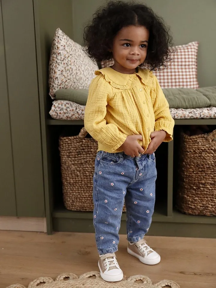 Vertbaudet Vertbaudet Regular-fit-Jeans Baby Mom-Jeans mit Stickerei Stickerei, Blau, – Produktbild 4 von 4