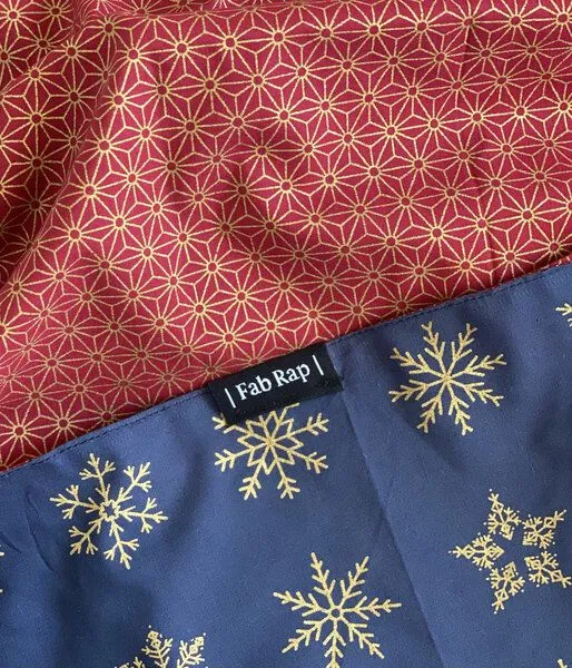 FabRap Gift Wrap FabRap Gift Wrap Wiederverwendbare Geschenkverpackung Furoshiki Set mit drei Größen (doppelseitig), Ruby & midnight snowflakes, – Produktbild 3 von 4