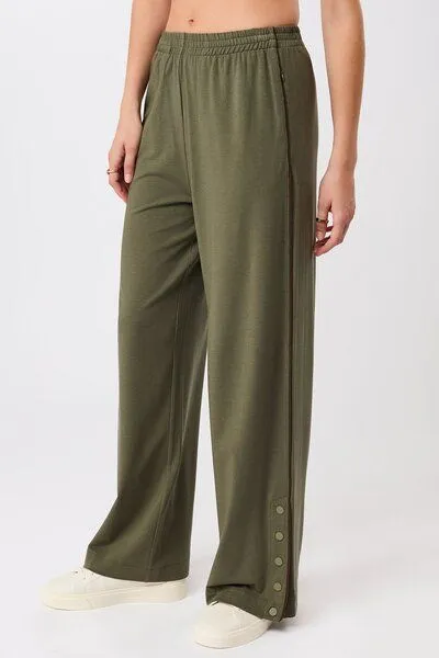 mandala Mandala Track Pants, Leaf (grün), – Produktbild 2 von 4