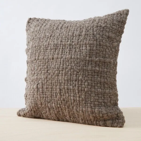 By Native By Native Kissen Sueño aus Merinoschurwolle, handgewebt, Grau-braun, – Produktbild 1 von 3