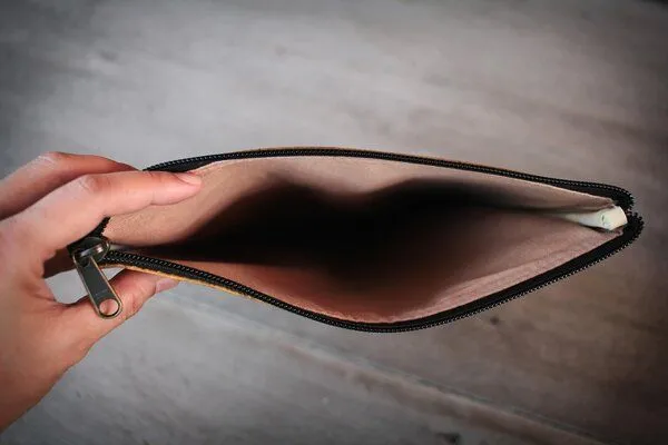 BY COPALA BY COPALA Laptop Hülle 13–14 Zoll aus Blattleder – Laptoptasche mit Zipper für MacBook Air & Pro in gelb – Produktbild 4 von 4