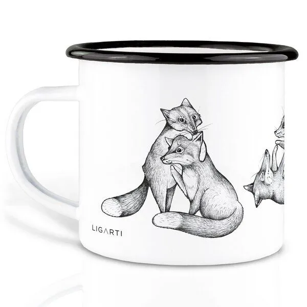 LIGARTI Emaille Tasse – Tobende Füchse – LIGARTI Tiermanufaktur – Produktbild 2 von 4