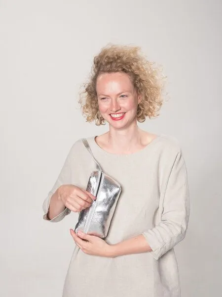 monday market monday market Bauchtasche Luca aus Metallic-Leder, Silber, – Produktbild 1 von 4