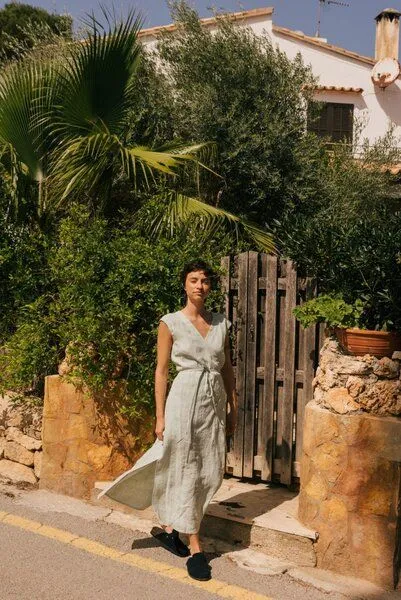 AmourLinen AmourLinen Wickelkleid aus Leinen AURORA, Sage green (grün), – Produktbild 3 von 4