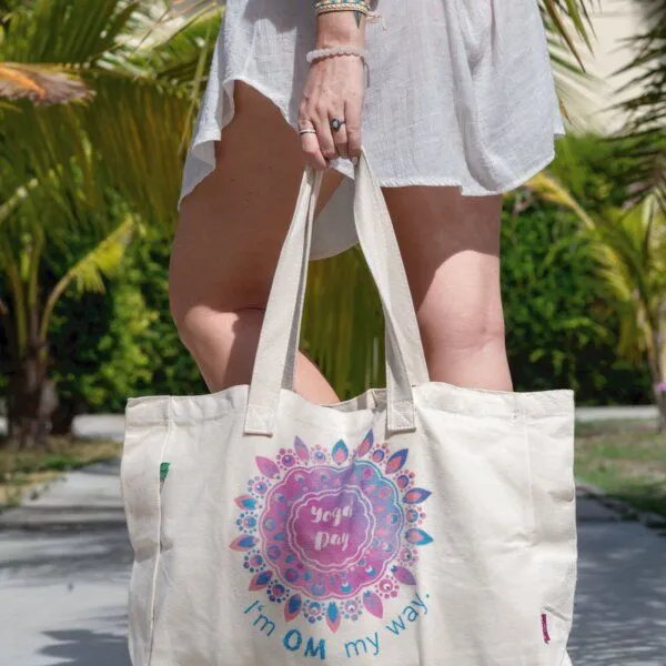 Divasya Divasya Shopper-Bag aus Biobaumwolle mit Yogamotiven, Yoga day, – Produktbild 3 von 4
