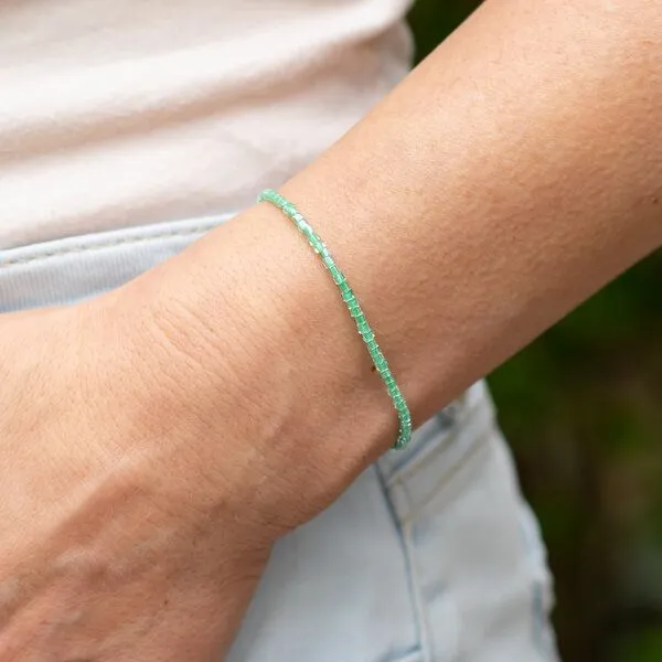 juni juni Sommer Armband Türkis aus Würfel-Perlen - mit verstellbarer Schiebeperle aus recyceltem Gold oder Silber – Produktbild 1 von 4
