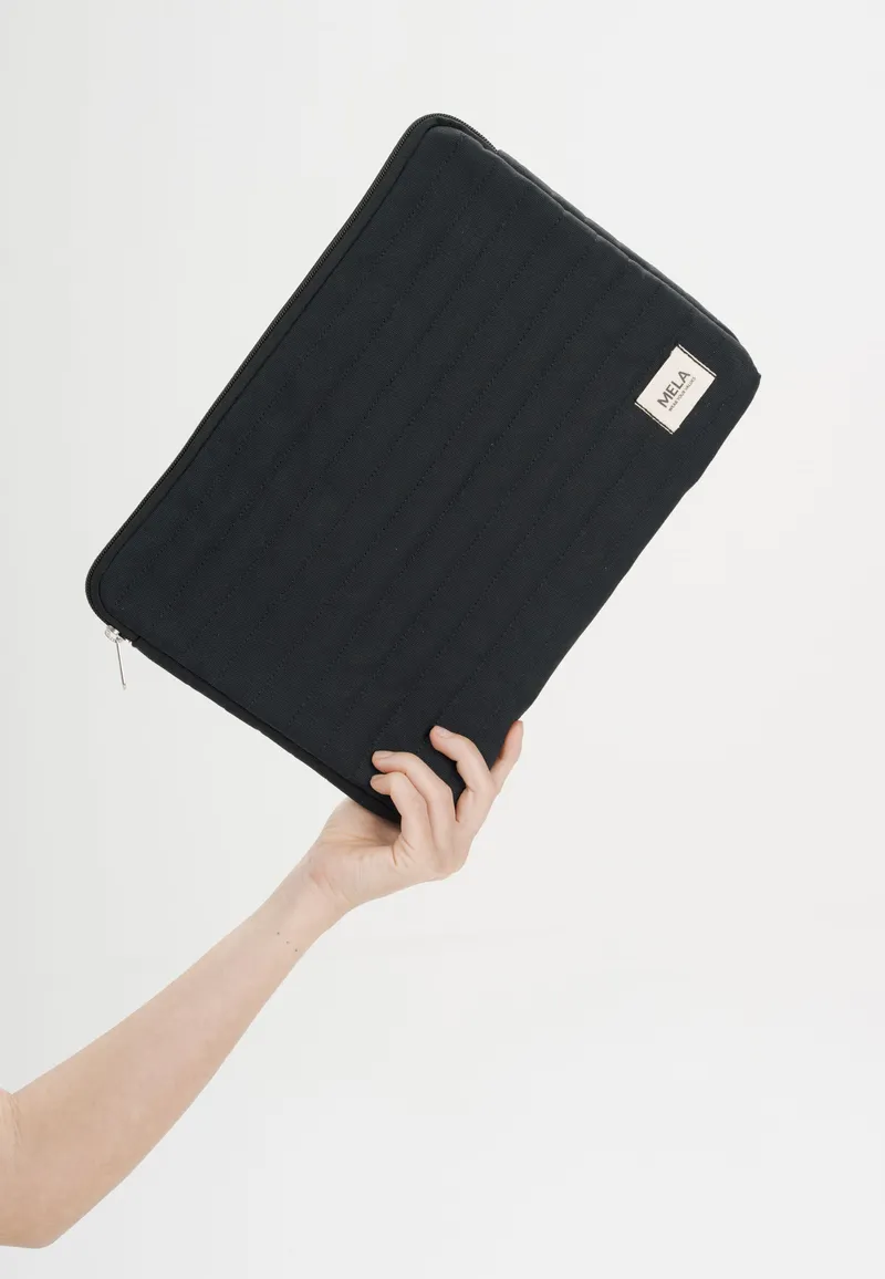 MELA MELA Gepolsterte Laptophülle Modell: Vinusa, Black, – Produktbild 1 von 2