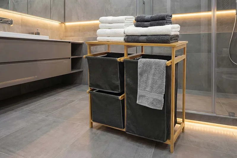 riess-ambiente Wäschekorb LAGOON SPA 70cm natur/grau – Bambus-Massivholz, 3 Wäschebeutel, FSC (Einzelartikel, 1 St), Wäschesammler mit ausziehbaren Säcken – ideal für vorsortierte Wäsche, Grau, – Produktbild 3 von 5