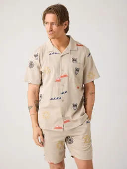 KnowledgeCotton Apparel KnowledgeCotton Apparel Herren vegan Hemd Relaxed Stickerei Kurzarm Helles Federgrau – Produktbild 1 von 1