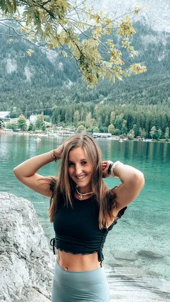 Vivien Joy Vivien Joy Farrah Crop T-shirt mit Schmetterlingsärmel, Black (schwarz), – Produktbild 2 von 2