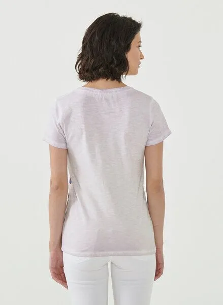 ORGANICATION ORGANICATION Cold Pigment Dyed T-shirt aus Bio-Baumwolle mit Blumen-Print, Lavender fog, – Produktbild 4 von 4