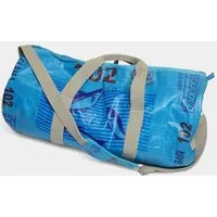 REFISHED fair fashion REFISHED fair fashion Tasche 'SPORTY BAG' - upcycelte Fischfuttersäcke, #fish blau-aqua, – Produktbild 1 von 1