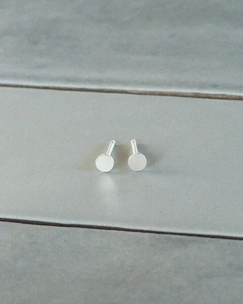 pikfine pikfine Silber Ohrstecker “Dot” // 4 Größen – Produktbild 1 von 3
