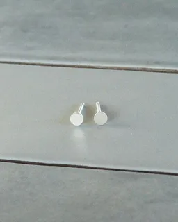 pikfine pikfine Silber Ohrstecker “Dot” // 4 Größen – Produktbild 1 von 1