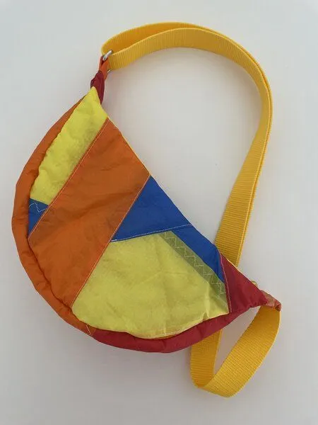 Skrabak Skrabak Upcycling-Bauchtasche aus Segeltuch (handgefertigte Unikate), Gelb-orange-rot-blau, – Produktbild 1 von 4