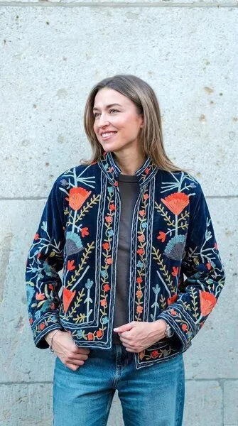 Haus of Namaste Haus of Namaste Bestickte Samtjacke aus Bio-Baumwolle – wendbar, Schwarz, – Produktbild 2 von 4