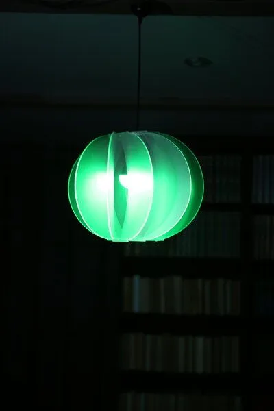 build-yours build-yours Acrylglas-Lampe - Hängelampe mit LED Beleuchtung und Fernbedieung – Produktbild 3 von 4