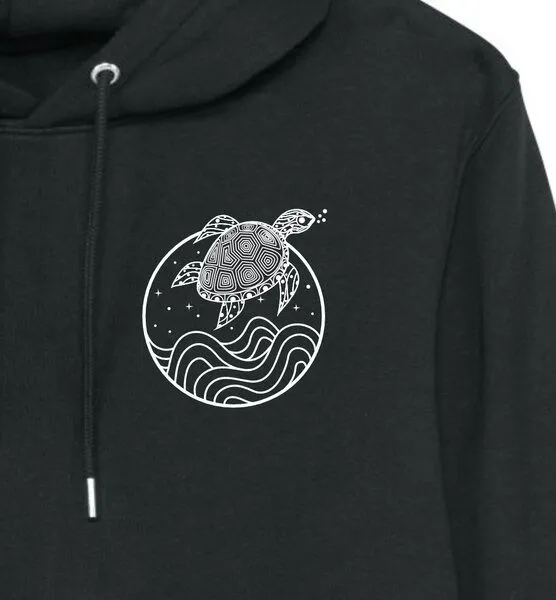 vis wear vis wear Schildkröte zwischen Ozean und Wellen - Unisex Premium Hoodie, Marineblau, – Produktbild 1 von 2