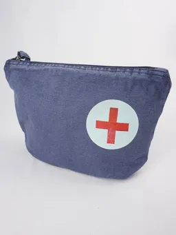 MelaDi Meladi Vintage Accessoire-Tasche aus Biobaumwolle - Rotes Kreuz auf Vintage-Blau – Produktbild 1 von 1
