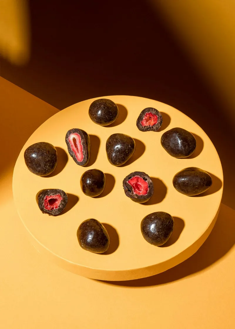 KoRo Gefriergetrocknete Erdbeeren in dunkler Schokolade 1 kg – Produktbild 4 von 5