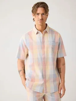 KnowledgeCotton Apparel KnowledgeCotton Apparel Lockeres kurzarm Seersucker-Hemd aus Bio-Baumwolle – Produktbild 1 von 1