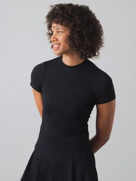 Honest Basics Honest Basics Damen Slim Fit T-Shirt aus Bio- und recycelter Baumwolle, Whale, – Produktbild 2 von 4