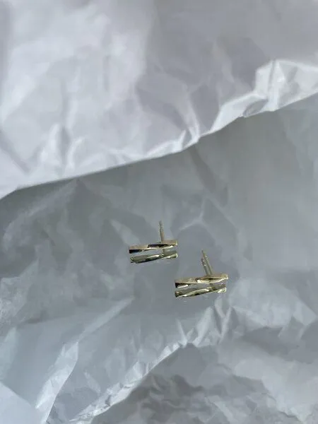 noemvri fashion label noemvri fashion label twisted Ohrstecker Hugo, Gold, – Produktbild 3 von 4