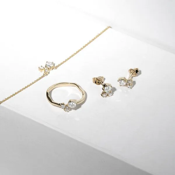 Eppi Eppi Cluster Ohrringe mit Moissaniten und Lab Grown Diamanten Kerrie, Gelb, – Produktbild 3 von 3