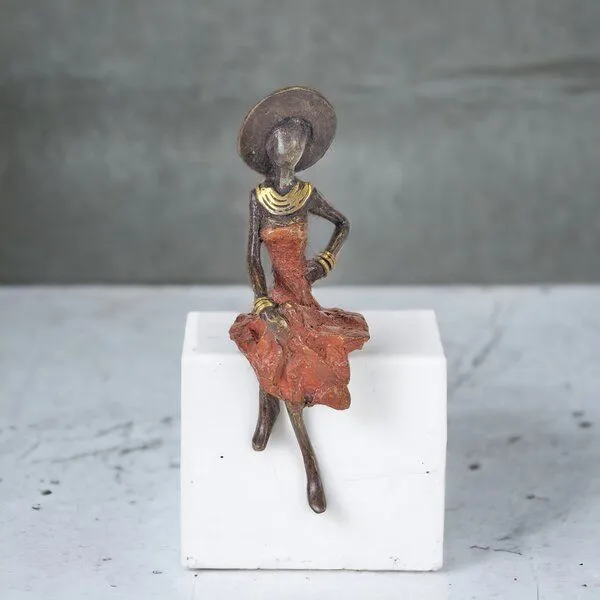 Moogoo Creative Africa Moogoo Creative Africa Bronze-Skulptur "Femme assise avec chapeau" by Soré, Gold, – Produktbild 2 von 3