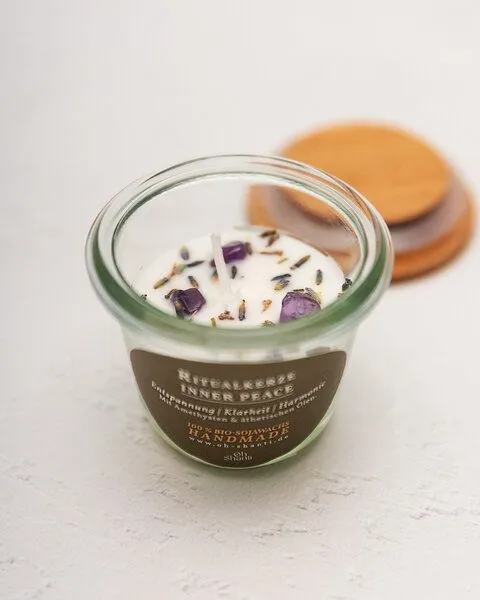 Oh Shanti Oh Shanti Aroma Kerze mit getrockneten Lavendelblüten & Amethyst-Splitter – Produktbild 2 von 4