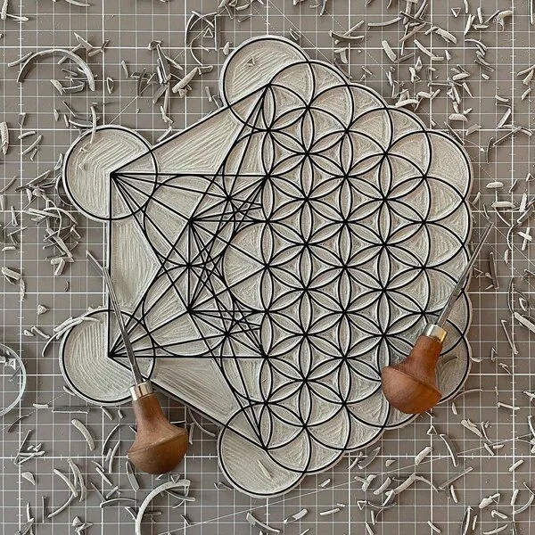 Veskor Cassiopeia Veskor Cassiopeia METAFLOWER Heilige Geometrie Linoldruck | 35 × 35 cm | Kupfer auf Naturweiß – Produktbild 3 von 4