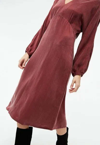 Givn Berlin Givn Berlin Midi Kleid GBANISSA aus Cupro (Bemberg), Cranberry, – Produktbild 2 von 4