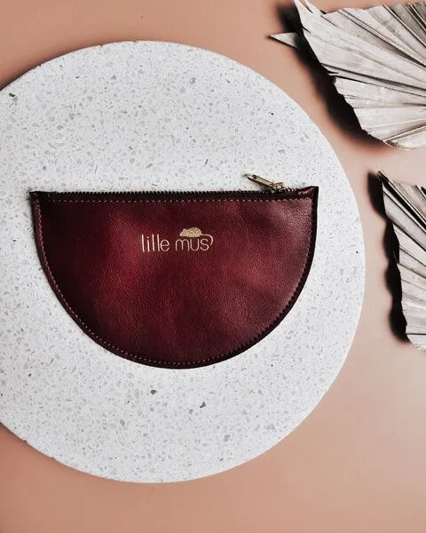lille mus lille mus Veganes Täschchen 'Halbmond' aus Kunstleder, Bordeaux, – Produktbild 1 von 2