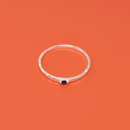 fejn fejn Damen vegan Ring Gehämmert Schwarz Silber – Produktbild 1 von 1
