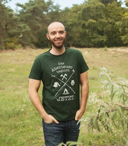 päfjes päfjes Das Abenteuer beginnt jetzt. - Fair gehandeltes Bio Männer T-Shirt - Slub Green – Produktbild 2 von 4