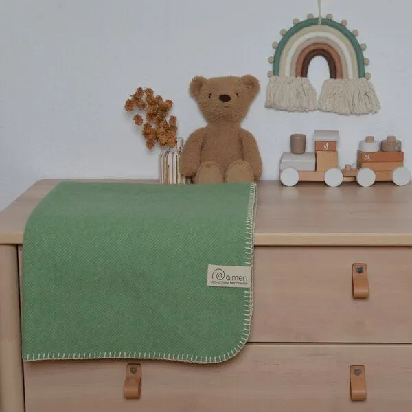 a.meri a.meri Merino-Babydecke KINDING – 100% Schurwolle | Made in Bavaria, Kiefernnadel (grün), – Produktbild 1 von 4